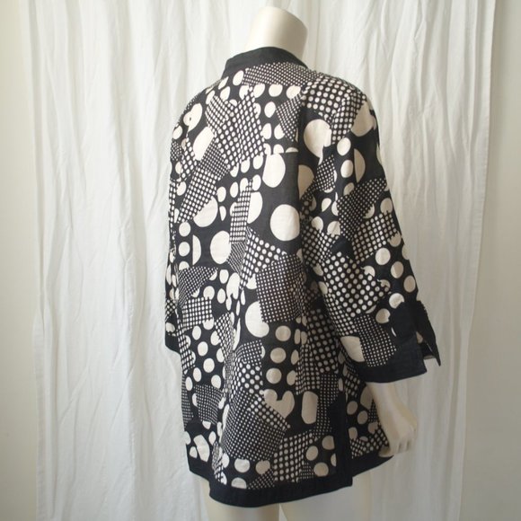 Lilly Stanhope Woman Linen Top Graphic Black & White Pop Yayoi Kusama Vibes - 1X - Picture 3 of 10